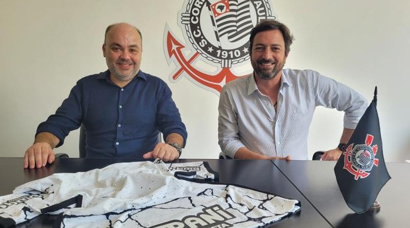 Corinthians e Spani Atacadista ampliam parceria e anunciam patrocínio da empresa na barra traseira das camisas do futebol masculino e feminino