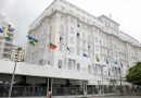Belmond Copacabana Palace homenageia os brasileiros ao hastear as bandeiras dos 26 estados e Distrito Federal em sua fachada